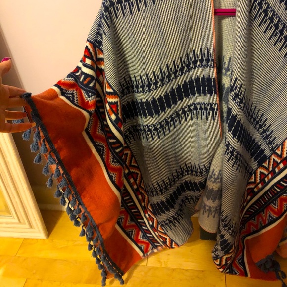 Poncho - Picture 2 of 2